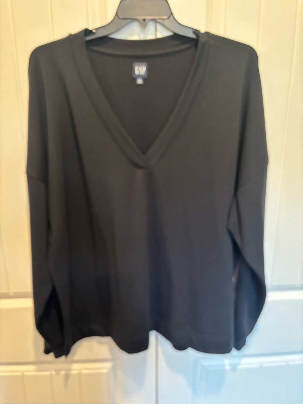 GAP Women’s Black V-Neck Sweatshirt Lightweight Knit